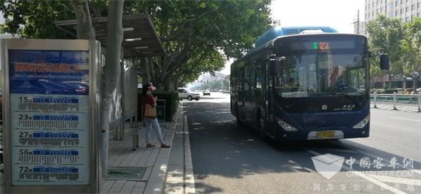 晚6點(diǎn)準(zhǔn)時(shí)發(fā)車(chē)！濰坊新增兩條“夜經(jīng)濟(jì)”公交專(zhuān)線(圖1)