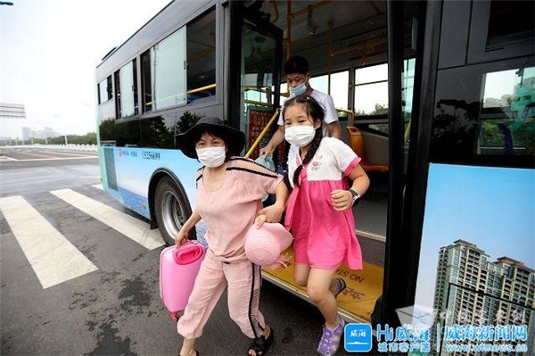 今日，北京市氣象部門預(yù)報顯示，京津冀地區(qū)于12日將有一次區(qū)域性強(qiáng)降雨天氣過程，大部分地區(qū)將出現(xiàn)大到暴雨，局地有大暴雨，為今年入汛以來最強(qiáng)降雨過程。    在全民高度關(guān)注的氛圍中，小編相信，很多人都是帶(圖2)