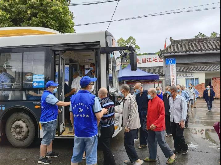 辦好事、解民憂、暖民心，成都公交集團為敬老院老人開行疫苗接種專線(圖2)
