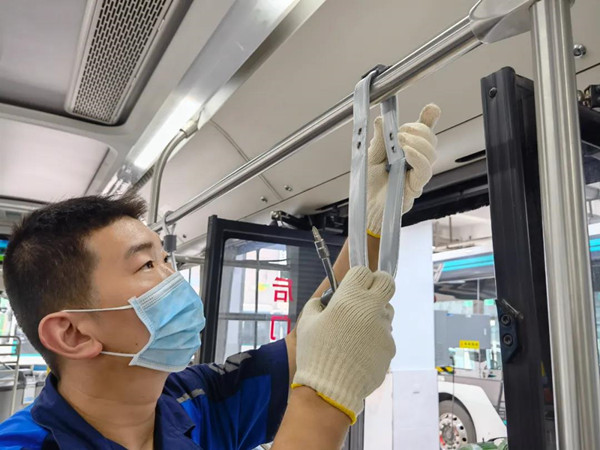 好消息！上海733輛“黑金剛”公交車將大變樣！車廂內(nèi)多了這些......(圖2)
