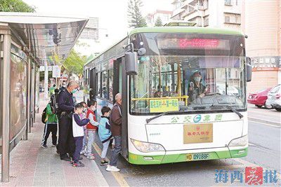 廈門公交車型不斷變化、線路不斷增加 公交更加智能化(圖2)